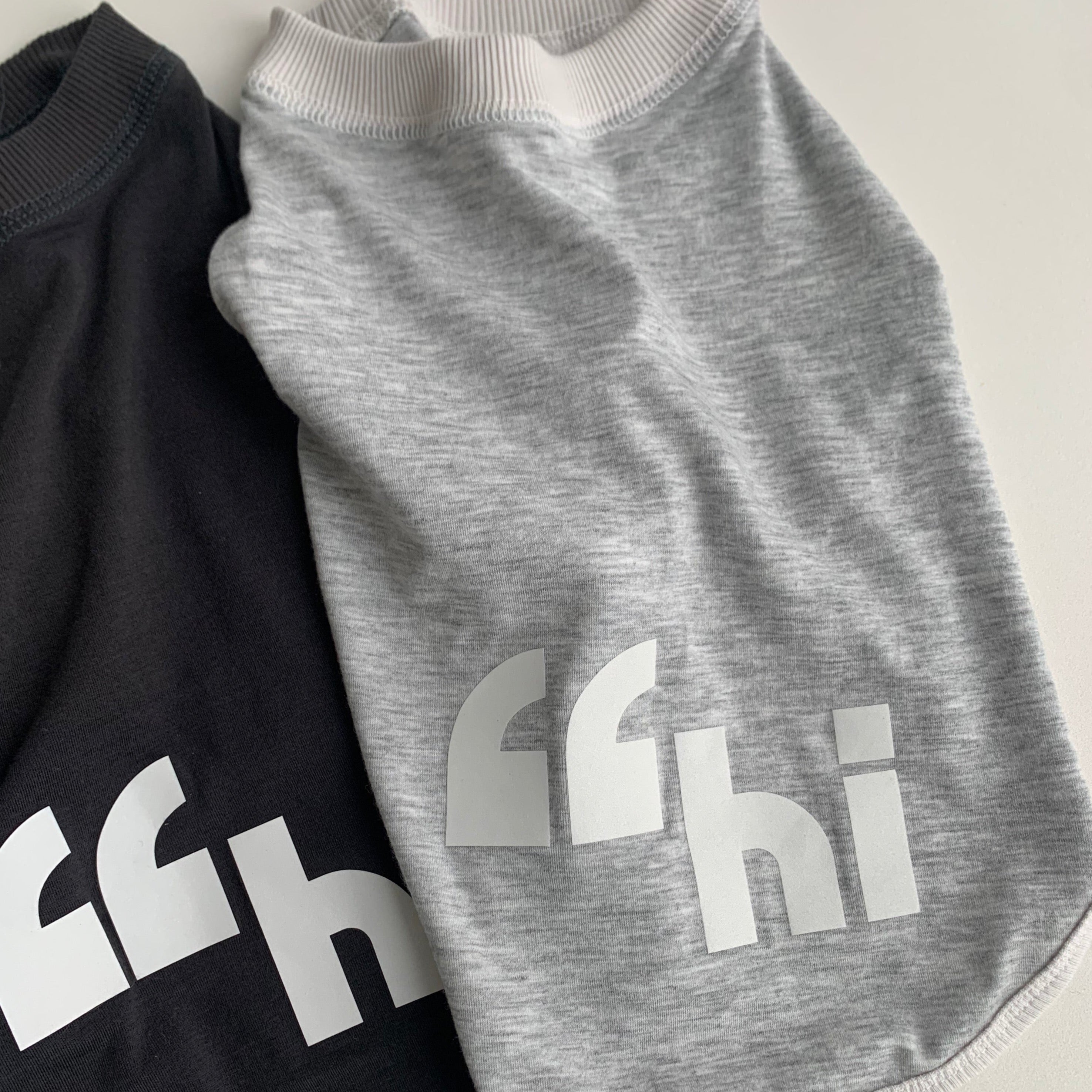 eco/スーパーストレッチ 反射プリント”hi"T(ライトグレー/スミクロ)