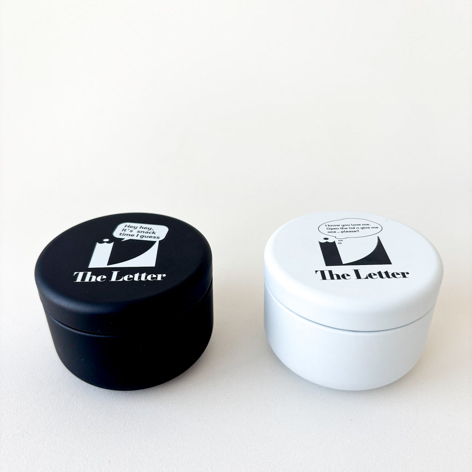 The Letter トリーツ缶（ブラック/ホワイト）